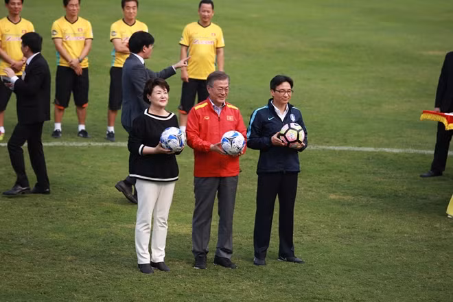 At the meeting, South Korean President Moon Jae-in expressed his impression on the performance of Vietnam’s U23 team at the AFC U23 Championship under the guidance of coach Park Hang-seo.
