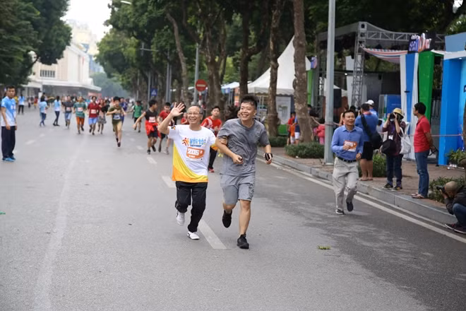 The race is organized to raise public awareness of visually impaired people.