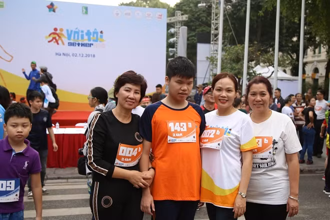 The event was organized by the Vietnam and Friends (VAF), a Vietnamese non-governmental organization that gathers local and international volunteers to support disadvantaged people in Vietnam and to take care of environmental issues.
