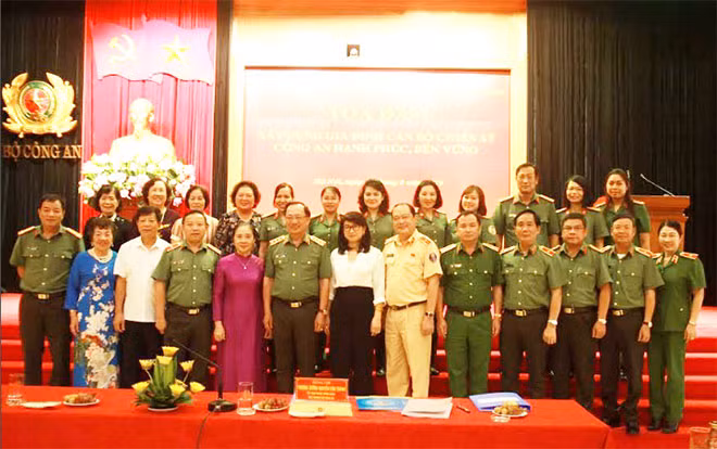 Deputy Minister Nguyen Van Thanh and other delegates. Deputy Minister Nguyen Van Thanh and other delegates.