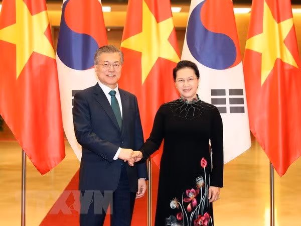 Chairwoman of the National Assembly Nguyen Thi Kim Ngan meets with President Moon Jae-in of the Republic of Korea in Hanoi on March 23.