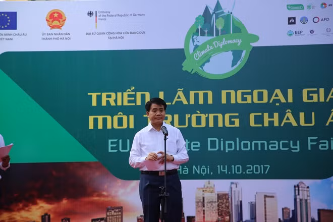 Chairman of Hanoi Municipal People's Committee Nguyen Duc Chung