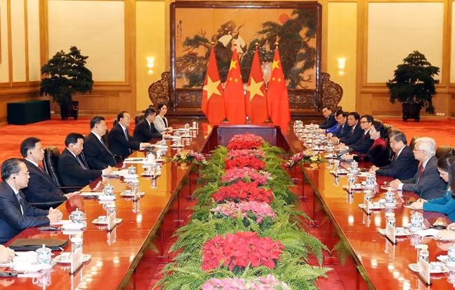 While in Beijing, NA Chairwoman Nguyen Thi Kim Ngan holds talks with Chairman of the Standing Committee of the National People’s Congress of China Li Zhanshu. (Photo: VNA) While in Beijing, NA Chairwoman Nguyen Thi Kim Ngan holds talks with Chairman of the Standing Committee of the National People’s Congress of China Li Zhanshu. (Photo: VNA)