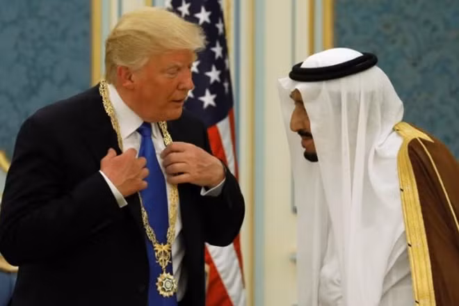 Saudi Arabia's King Salman bin Abdulaziz Al Saud (R) presents U.S. President Donald Trump with the Collar of Abdulaziz Al Saud Medal at the Royal Court in Riyadh, Saudi Arabia May 20, 2017. REUTERS/Jonathan Ernst