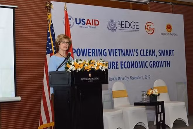 USAID Deputy Administrator Bonnie Glick speaks at the event.