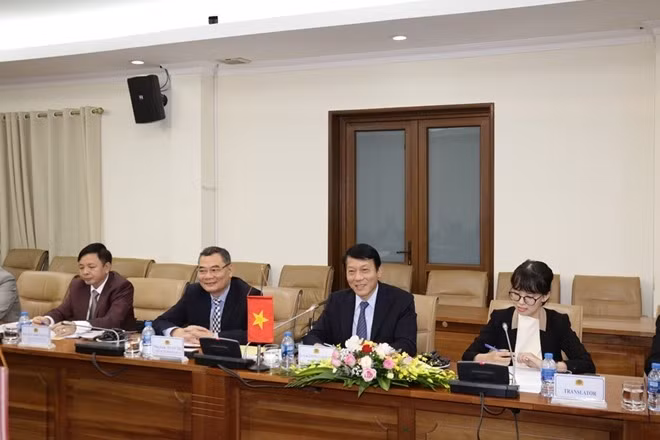 Deputy Minister Luong Tam Quang speaks at the meeting. Deputy Minister Luong Tam Quang speaks at the meeting.