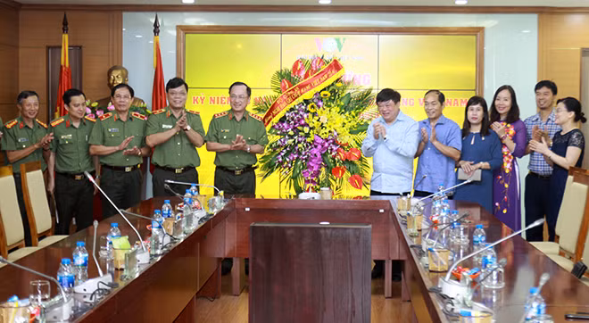 Deputy Minister Nguyen Van Thanh visits Voice of Vietnam