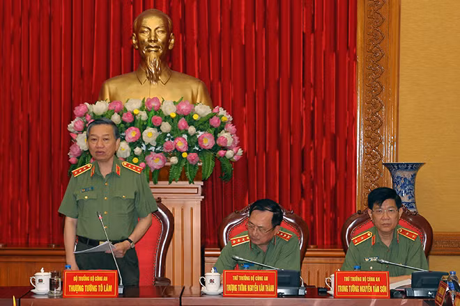 Minister To Lam speaks at the event