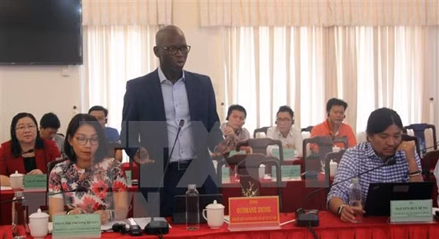 WB Country Director in Vietnam Ousmane Dione (standing) speaks at the conference (Photo: VNA)