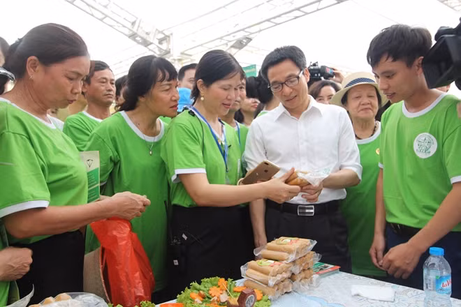 Deputy PM Vu Duc Dam at the event Deputy PM Vu Duc Dam at the event
