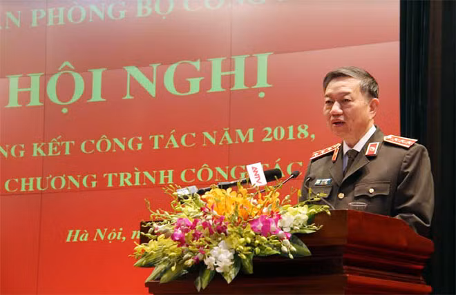 Minister To Lam speaks at the event.