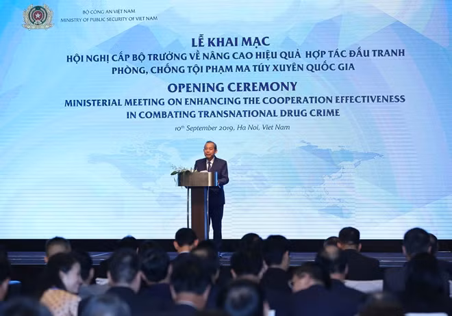 Deputy Prime Minister Truong Hoa Binh speaks at the event.