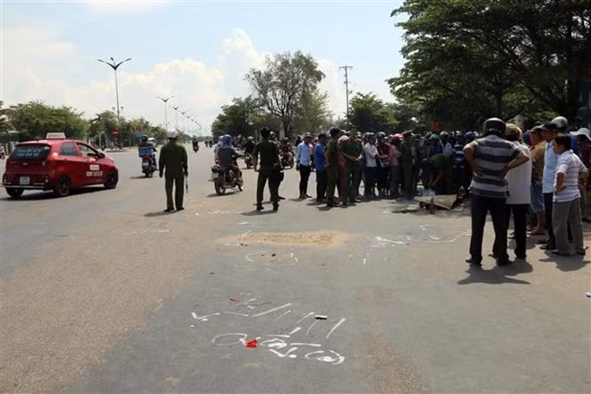 The scene of a traffic accident in Ninh Thuan province on April 30 (Photo: VNA)