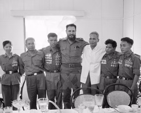Late Cuban leader Fidel Castro (middle), late Prime Minister Pham Van Dong (in white) and Vietnamese reporters in Quang Tri in 1973