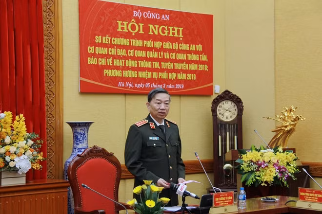 Minister To Lam speaks at the event.