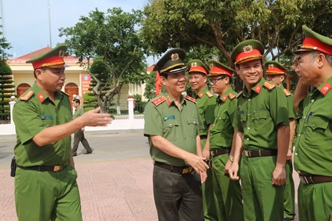 Deputy Minister works with Prison No.3