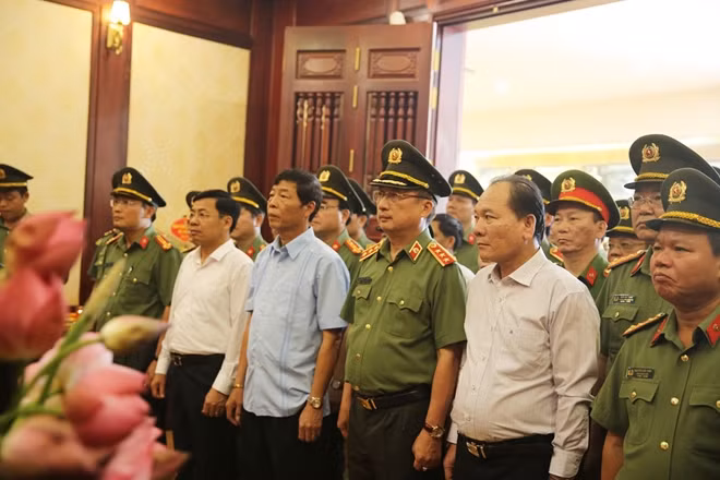 Deputy Minister Nguyen Van Thanh at the incense offering ceremony.