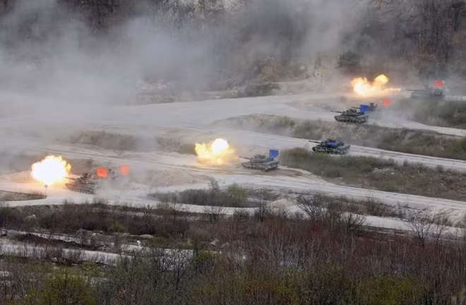 South Korean Army K1A1 and U.S. Army M1A2 tanks fire live rounds during a U.S.-South Korea joint live-fire military exercise, at a training field, near the demilitarized zone, separating the two Koreas in Pocheon, South Korea April 21, 2017. REUTERS/Kim Hong-Ji