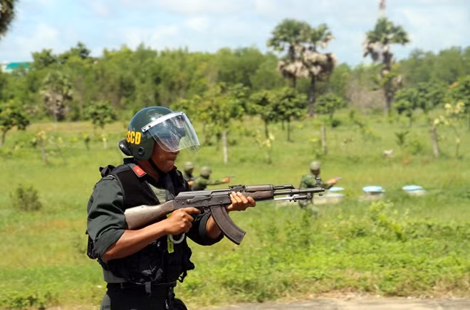Military and police forces of the two countries have been mobilized to lay besiege to the criminals Military and police forces of the two countries have been mobilized to lay besiege to the criminals