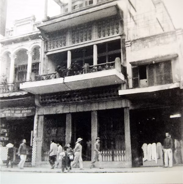 President Ho Chi Minh stayed and worked at this house from August 25th to September 2, 1945. President Ho Chi Minh stayed and worked at this house from August 25th to September 2, 1945.