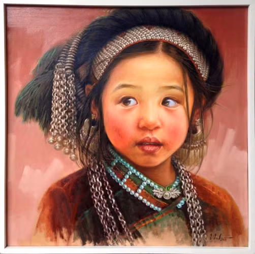 “I do not want to come to the mountainous markets and draw people of the Red Dao and Black H’Mong ethnic groups as this path has been traveled by many,” he said. “Instead, I want to focus on the children and women."