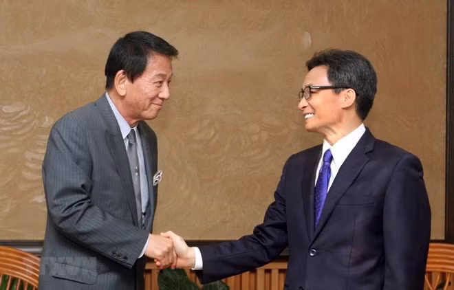 Deputy Prime Minister Vu Duc Dam (R) and Vietnam – Japan Special Ambassador Sugi Ryotaro (Photo: VNA) Deputy Prime Minister Vu Duc Dam (R) and Vietnam – Japan Special Ambassador Sugi Ryotaro (Photo: VNA)