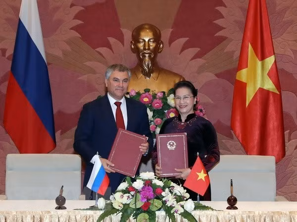 National Assembly Chairwoman Nguyen Thi Kim Ngan (right) and visiting Chairman of the State Duma of the Federal Assembly of the Russian Federation Vyacheslav Viktorovich Volodin (Photo: VNA)