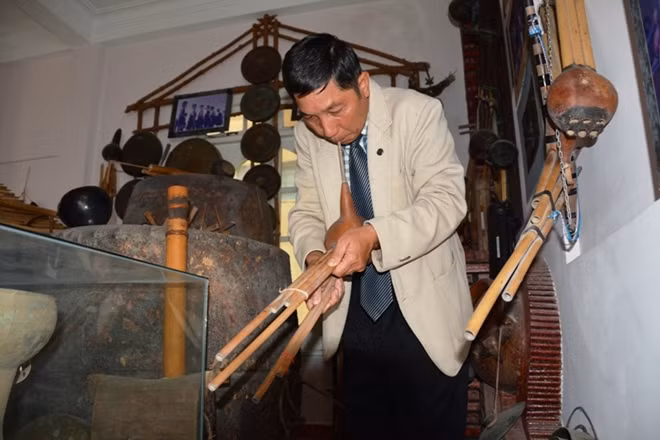 Hundreds of musical instruments of the ethnic minorities in the Central Highlands are on display. Some are so rare that you can probably only see them here.