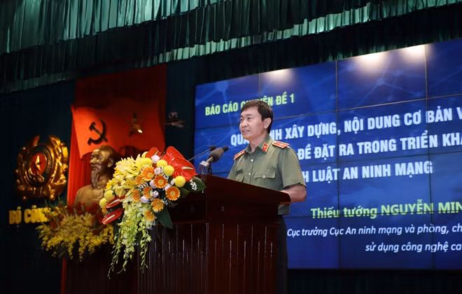 Major General Nguyen Minh Chinh, Director of the Cyber Security Department, speaks at the event.