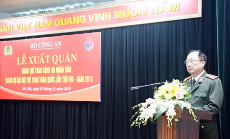 Deputy Minister Nguyen Van Thanh encourages all athletes.