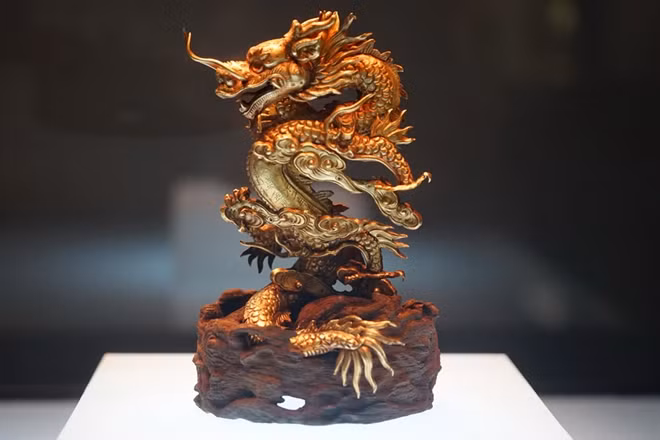 Gold dragon of the Nguyen Dynasty, 19th-20th century