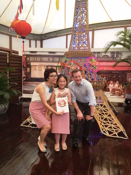 French Ambassador Bertrand Lortholary, food expert Phan Anh and the children and their homemade cakes French Ambassador Bertrand Lortholary, food expert Phan Anh and the children and their homemade cakes