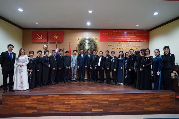 Minister To Lam met and worked with the Embassy of Vietnam in Thailan