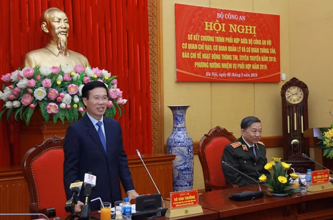 Mr. Vu Van Thuong speaks at the event.