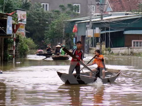 Floods threaten various areas in Central Vietnam