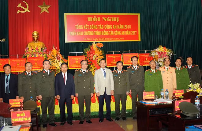 Deputy Minister Nguyen Van Thanh and senior participants of the event Deputy Minister Nguyen Van Thanh and senior participants of the event