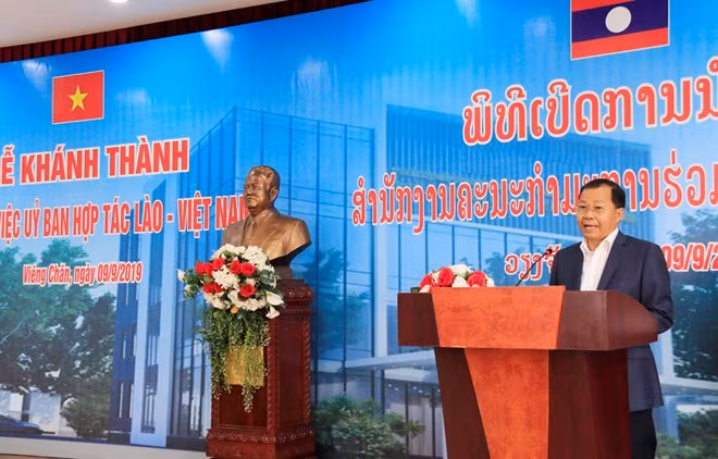 Vice Chairman of the Laos-Vietnam cooperation committee Khampheui Keokinnali (Photo: VNA)