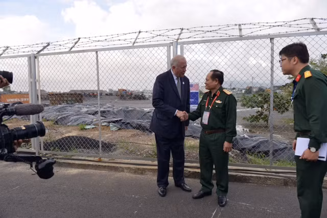 Under Secretary Shannon and Senior Lieutenant General Nam discuss the successful collaboration in Environmental Remediation of Dioxin at Danang Airport