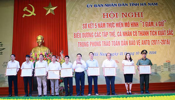 Honoring individuals and organizations with outstanding contributions.