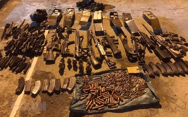 Weapons recently found at the house of a drug baron in Long Luong commune of Van Ho district, Son La province (Photo: VNA) Weapons recently found at the house of a drug baron in Long Luong commune of Van Ho district, Son La province (Photo: VNA)
