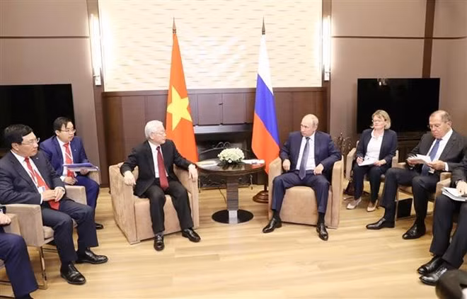 General Secretary of the Communist Party of Vietnam (CPV) Central Committee Nguyen Phu Trong holds talks with Russian President Vladimir Putin. (Photo: VNA)