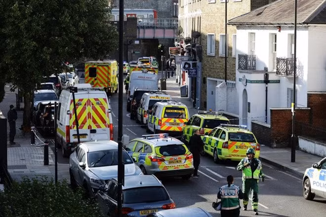 Police vehicles line the street near Parsons Green tube station in London, Britain September 15, 2017. REUTERS/Kevin Coombs