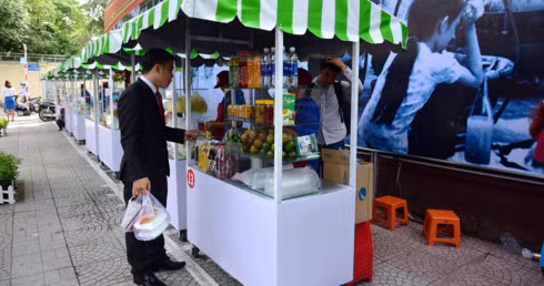 The food corner on Nguyen Van Chiem Street in District 1, Ho Chi Minh City