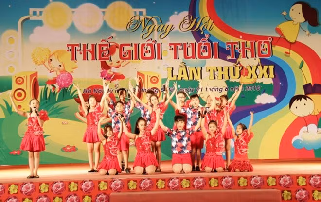 An art performance at the 21st Childhood World festival (Source: baomoi.com)