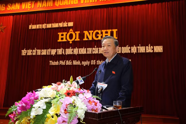 Minister To Lam at the meeting
