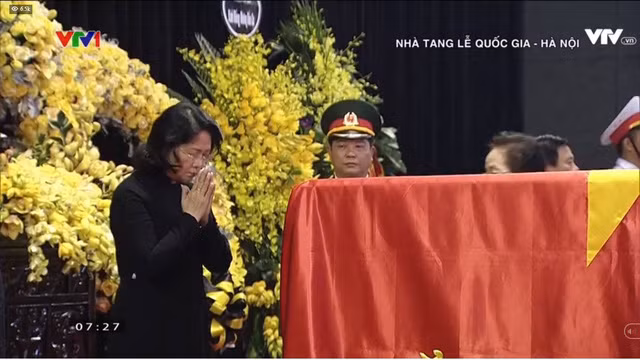 Acting President Dang Thi Ngoc Thinh at the funeral Acting President Dang Thi Ngoc Thinh at the funeral