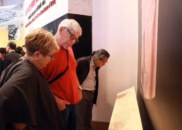 Foreign visitors at the Museum