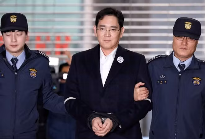 Samsung Group chief, Jay Y. Lee arrives at the office of the independent counsel team in Seoul, South Korea, February 22, 2017. REUTERS/Kim Hong-Ji/File Photo