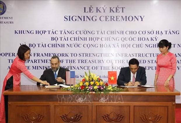 At the signing ceremony (Photo: VNA)