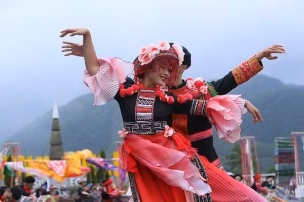 Visitors to the festival will have chance to enjoy traditional dances of ethnic people. Visitors to the festival will have chance to enjoy traditional dances of ethnic people.